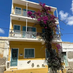 Mi Ma Bo, Sal Rei, Boa Vista, Cape Verde, Free Wi-fi Couette-café Sal Rei